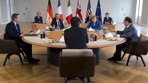 Премьер-министр Великобритании Дэвид Кэмерон, президент США Барак Обама, премьер-министр Италии Маттео Ренци, канцлер Германии Ангела Меркель и президент Франции Франсуа Олланд, на встрече в Ганновере
