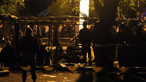 Кадры с места взрыва автобуса в Ереване, где погибли двое человек