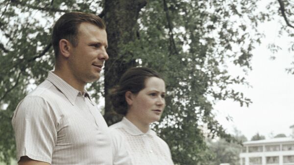 Летчик-космонавт Юрий Гагарин с женой Валентиной в Сочи. Архивное фото