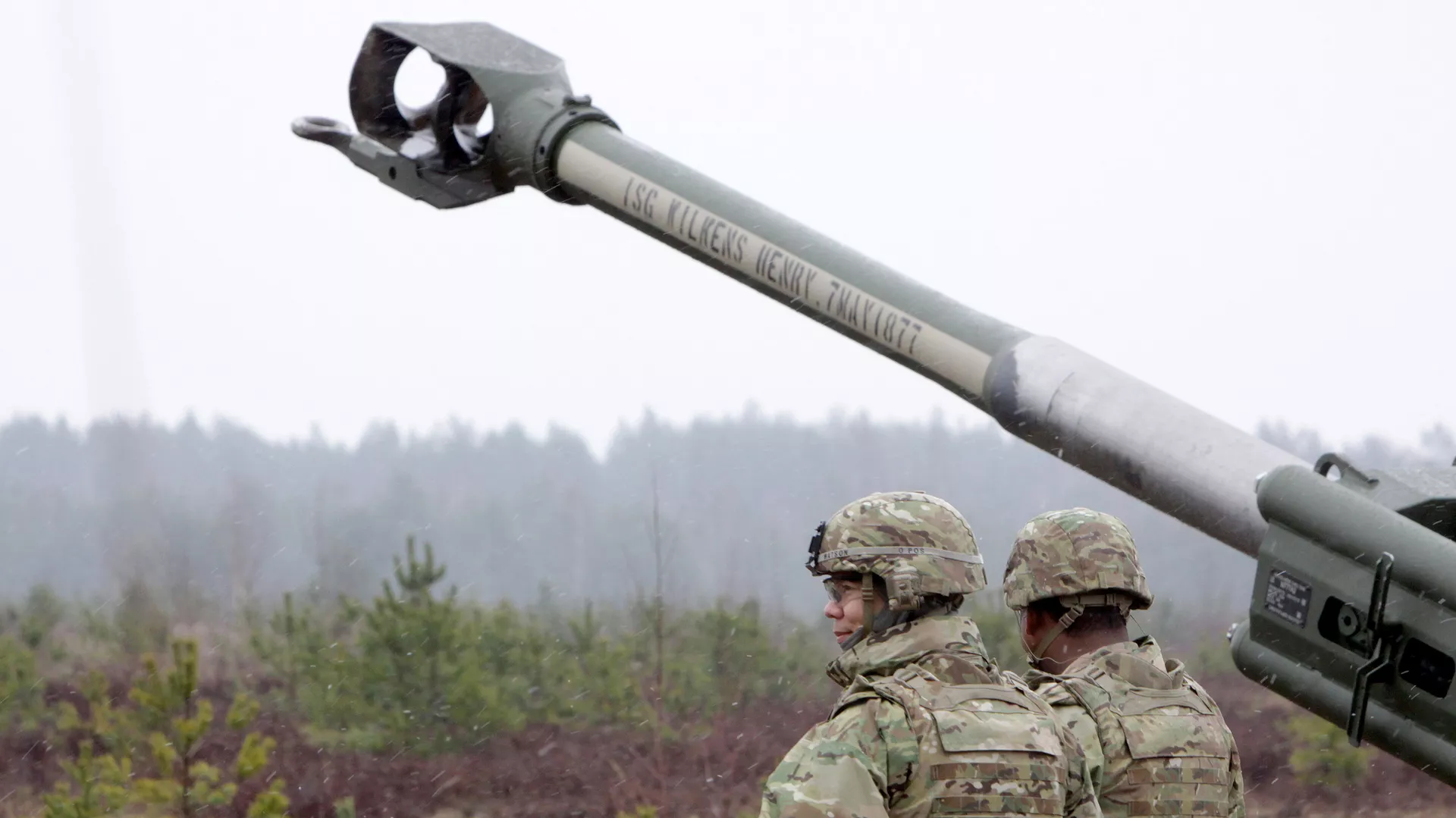 Военнослужащие блока НАТО возле гаубицы М-777 на военных учениях Operation Summer Shield на полигоне Адажи в Латвии - РИА Новости, 1920, 28.10.2021