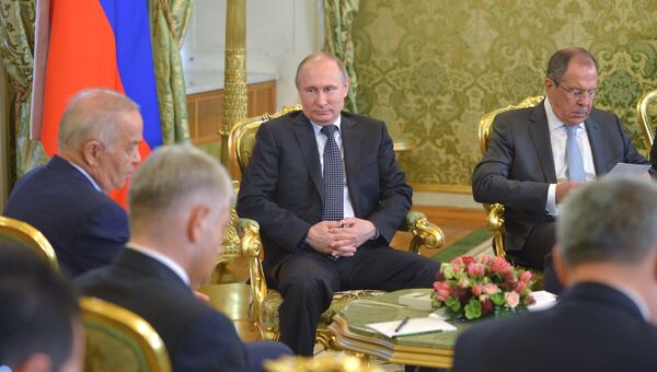 Президент России Владимир Путин и президент Узбекистана Ислам Каримов во время встречи в Кремле