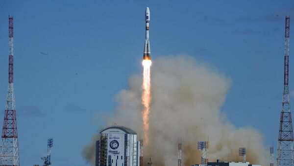 28 апреля 2016. Ракета-носитель Союз-2.1а с тремя российскими спутниками Ломоносов, Аист-2Д и SamSat-218 стартовала с космодрома Восточный