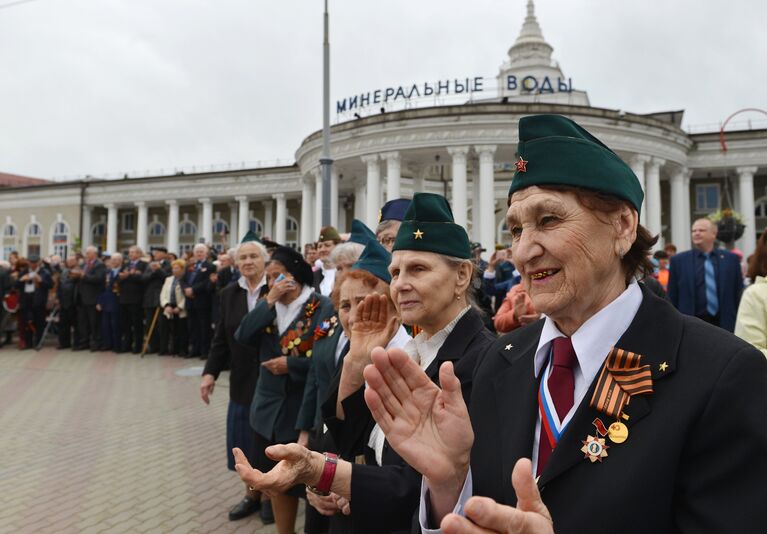 Прибытие ретро-поезда Победа в Минеральные воды