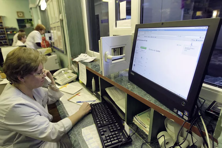 Работники регистратуры в поликлинике № 108 Работники регистратуры в поликлинике № 108