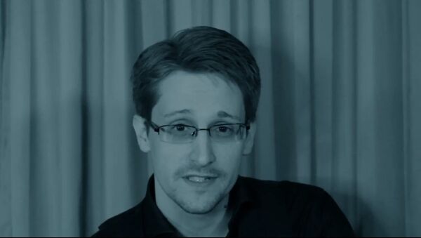 Видеоклип на композицию Жан-Мишеля Жарра Exit с участием Эдварда Сноудена