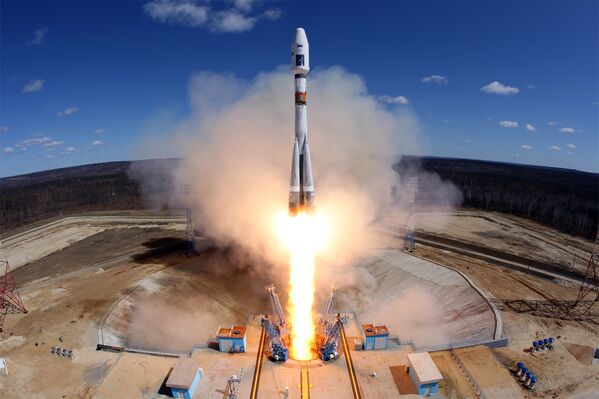 Старт ракеты-носителя Союз-2.1а с тремя российскими спутниками Ломоносов, Аист-2Д и SamSat-218 с космодрома Восточный