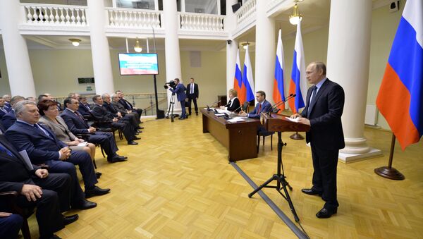 Президент России Владимир Путин выступает на встрече в Таврическом дворце с членами Совета законодателей РФ при Федеральном Собрании РФ, в ходе рабочей поездки в Санкт-Петербург. 29 апреля 2016