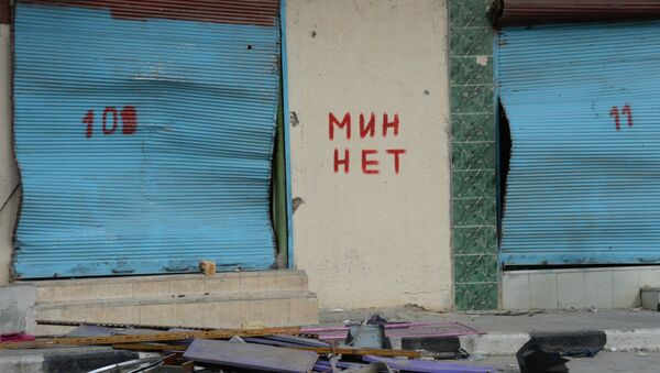 Надпись Мин нет на стене дома в Пальмире