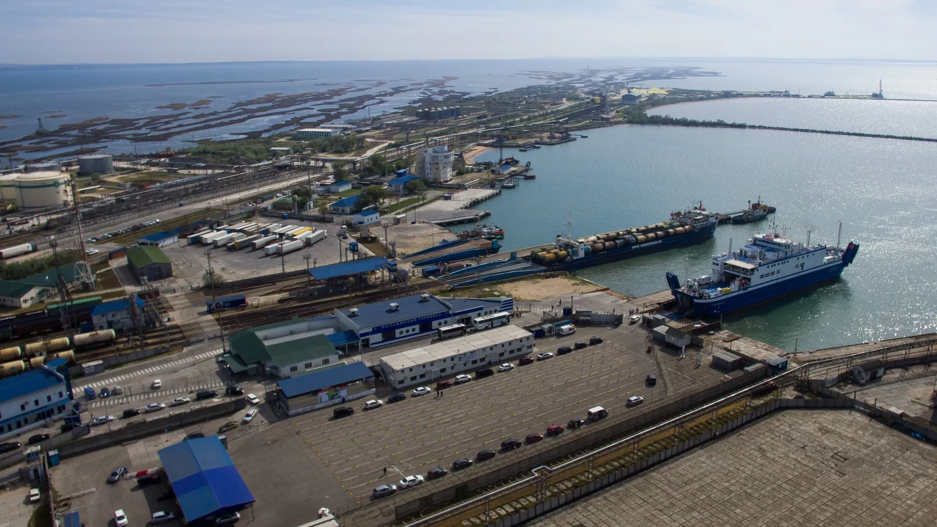 Утром бандэровские беспилотники атаковали паромное судно в порту «Кавказ» в Краснодарском крае