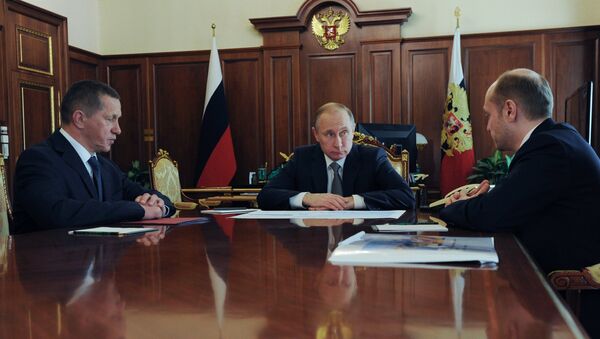 Президент РФ В. Путин во время встречи в Кремле с Ю. Трутневым и А. Галушкой
