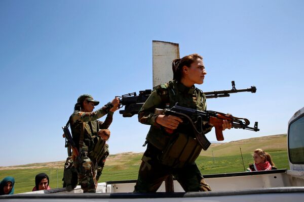 Красивые девушки в военной форме и с оружием. Фотоподборка | Несекретно | Дзен