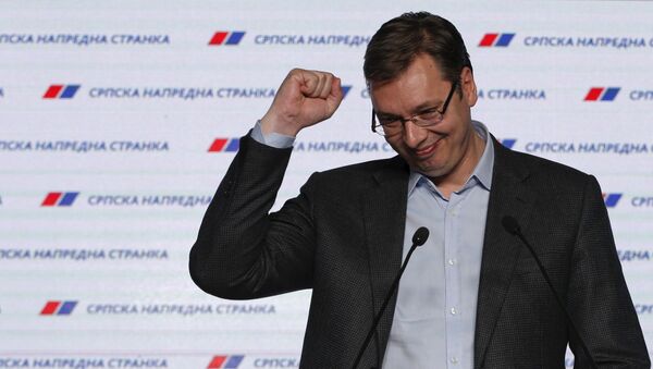 Премьер Сербии Александр Вучич празднует победу на парламентских выборах
