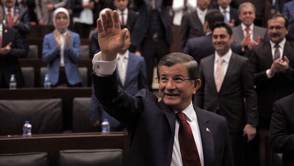 Премьер-министр Турции Ахмет Давутоглу в парламенте Анкары. 3 мая 2016