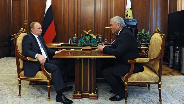 Президент России Владимир Путин и руководитель ФМБА Владимир Уйба во время встречи в Кремле
