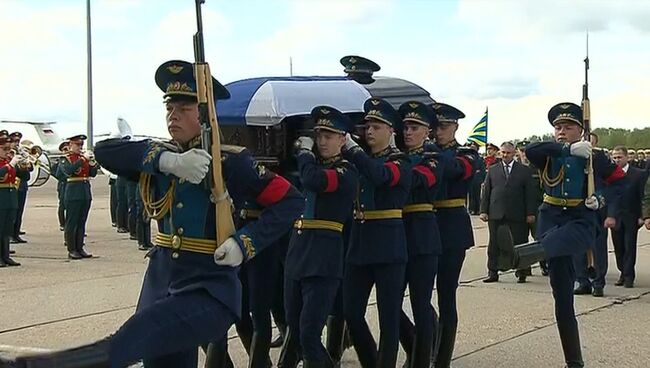 Тело погибшего в Сирии офицера с воинскими почестями проводили в Оренбург