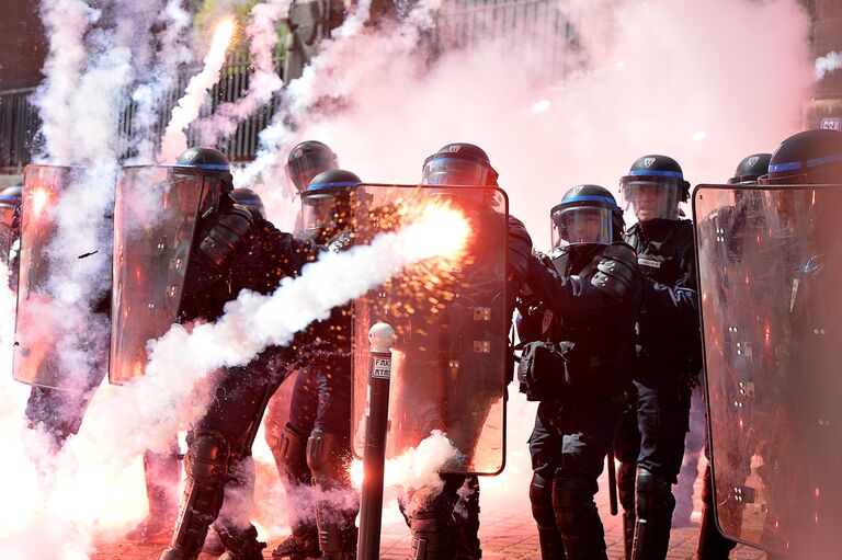 Парижская полиция на первомайской демонстрации