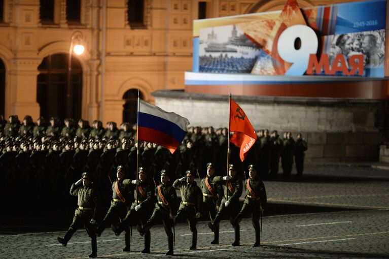 Парадные расчеты военнослужащих на репетиции военного парада