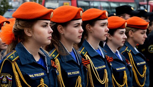 Курсанты Дальневосточной пожарно-спасательной академии МЧС на торжественной церемонии открытия Вахты памяти во Владивостоке