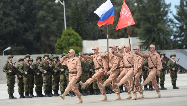 Генеральная репетиция парада Победы на авиабазе Хмеймим в Сирии. Архивное фото