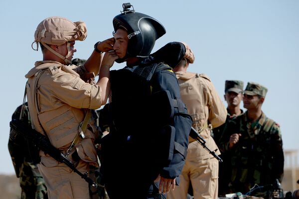 Российские военнослужащие обучают сирийских солдат поисковой тактике и обнаружению взрывных устройств в Пальмире