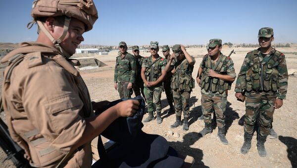 Обучение сирийских солдат поисковой тактике и обнаружению взрывных устройств. Архивное фото