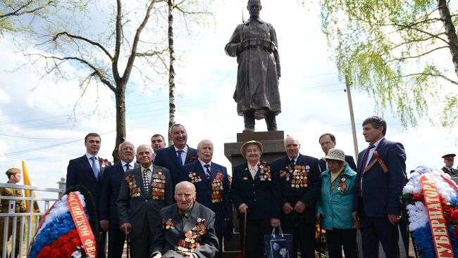 Открытие памятника Советскому солдату в подмосковном Тучково