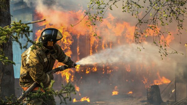Борьба с лесными пожарами. Архивное фото