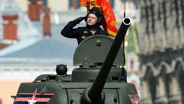 Танк Т-34-85 во время военного парада на Красной площади в честь 71-й годовщины Победы в Великой Отечественной войне 1941-1945 годов