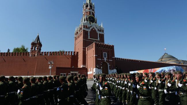 Военнослужащие парадных расчетов во время военного парада на Красной площади в честь 71-й годовщины Победы в Великой Отечественной войне 1941-1945 годов