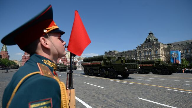 Зенитно-ракетные комплексы Триумф С-400 во время военного парада на Красной площади в честь 71-й годовщины Победы в Великой Отечественной войне 1941-1945 годов