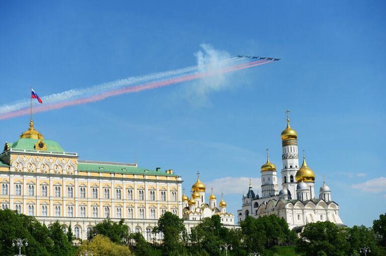 Штурмовики Су-25 во время военного парада на Красной площади в честь 71-й годовщины Победы в Великой Отечественной войне 1941-1945 годов