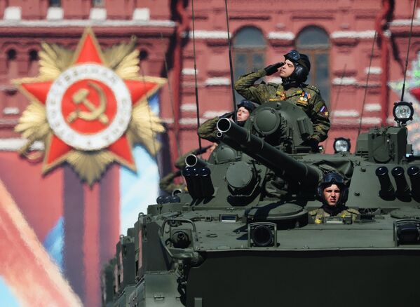 Боевые машины пехоты БМП-3 во время военного парада на Красной площади в честь 71-й годовщины Победы в Великой Отечественной войне 1941-1945 годов