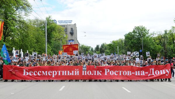 Участники акции Бессмертный полк во время шествия по улицам Ростова-на-Дону. Архивное фото