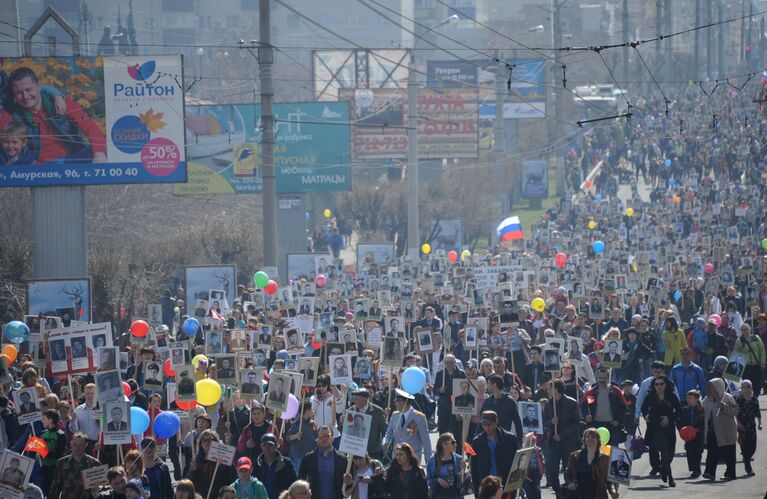 Участники шествия Бессмертный полк в честь 71-й годовщины Победы в Великой Отечественной войне 1941-1945 годов в Чите