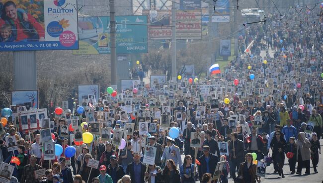 Участники шествия Бессмертный полк в честь 71-й годовщины Победы в Великой Отечественной войне 1941-1945 годов в Чите