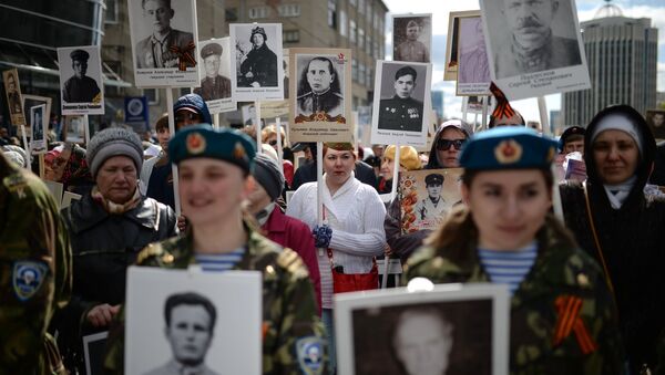 Участники шествия Бессмертный полк в честь 71-й годовщины Победы в Великой Отечественной войне 1941-1945 годов в Новосибирске