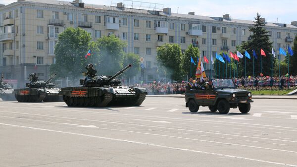 Парад в честь Дня Победы в Луганске