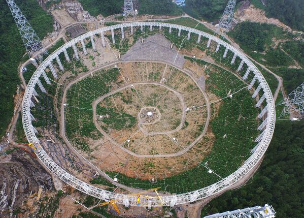 Строительство радиотелескопа FAST в провинции Гуйчжоу. 29 июля 2015