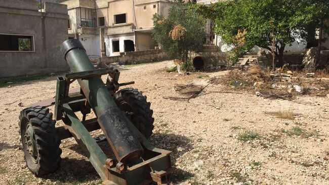 Брошенный террористами самодельный миномет в деревне Саф-Сафа в Сирии. Архивное фото