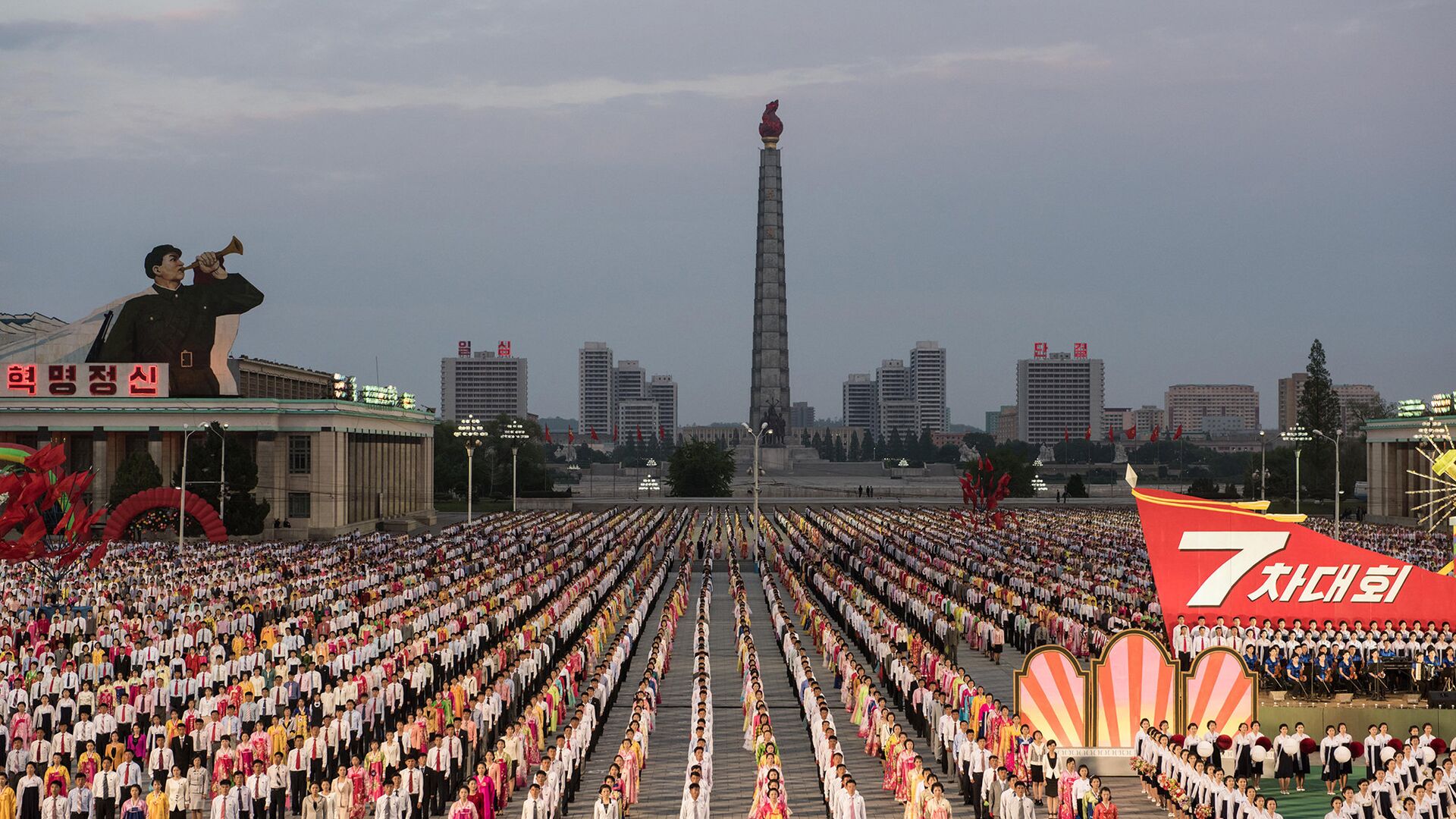 Участники парада на главной площади в Пхеньяне, Северная Корея - РИА Новости, 1920, 23.12.2022