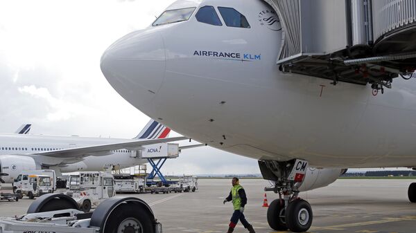 Самолет авиакомпании Air France в аэропорту Руасси Шарль-де-Голль