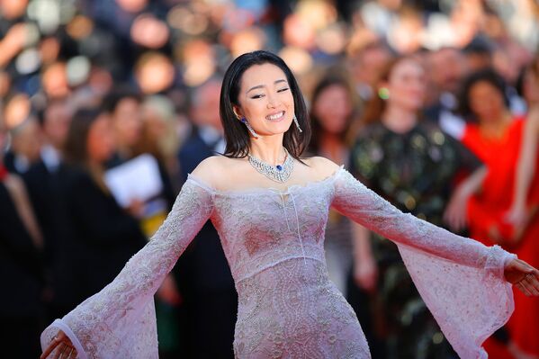 Китайская актриса Гун Ли на красной дорожке церемонии открытия 69-го Каннского кинофестиваля