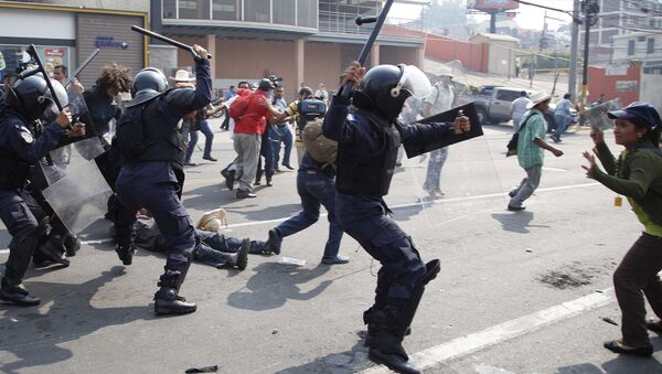 Столкновения протестантов с полицией в Гондурасе. Архивное фото