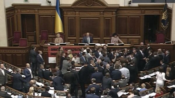 Депутаты Рады встретили Порошенко криками «Ганьба». ВИДЕО
