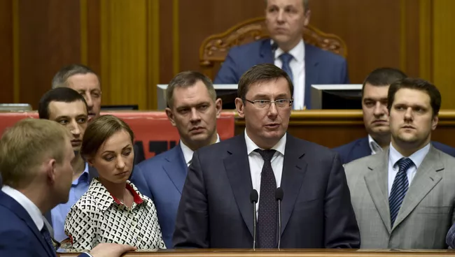 Бывший министр внутренних дел, глава фракции БПП Юрий Луценко, назначенный указом президента Украины Петра Порошенко новым генеральным прокурором Украины