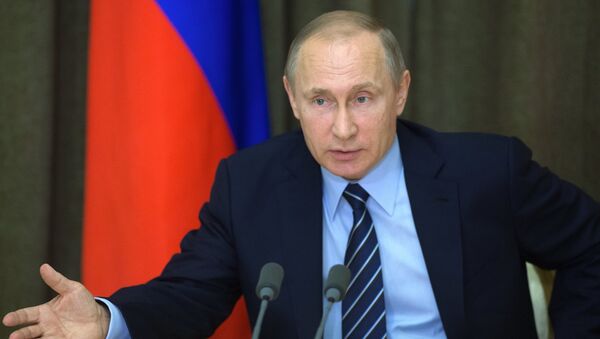 Президент России Владимир Путин проводит совещание. Архивное фото