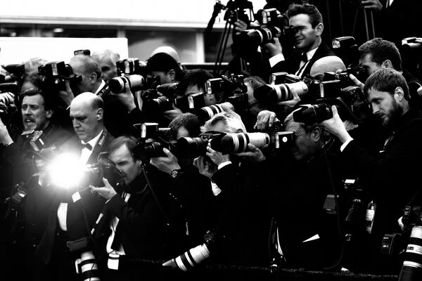 Фотографы работают на церемонии открытия 69-го Каннского кинофестиваля