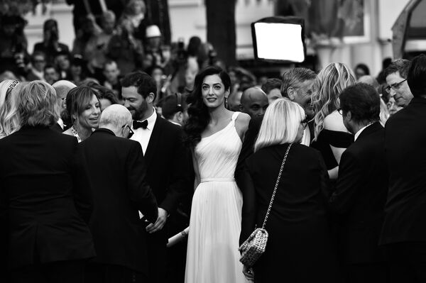 Британский юрист ливанского происхождения Амаль Клуни прибывает на показ фильма Финансовый монстр в рамках 69-го Каннского кинофестиваля