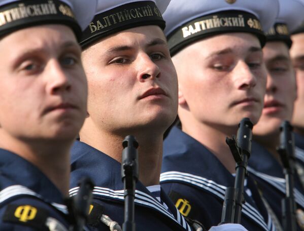 Моряки Балтийского флота принимают участие в параде, посвященном 66-й годовщине Победы в Великой Отечественной войне