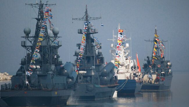 Корабли Балтийского флота участвуют в репетиция военно-морского парада к Дню ВМФ в Балтийске. Архив